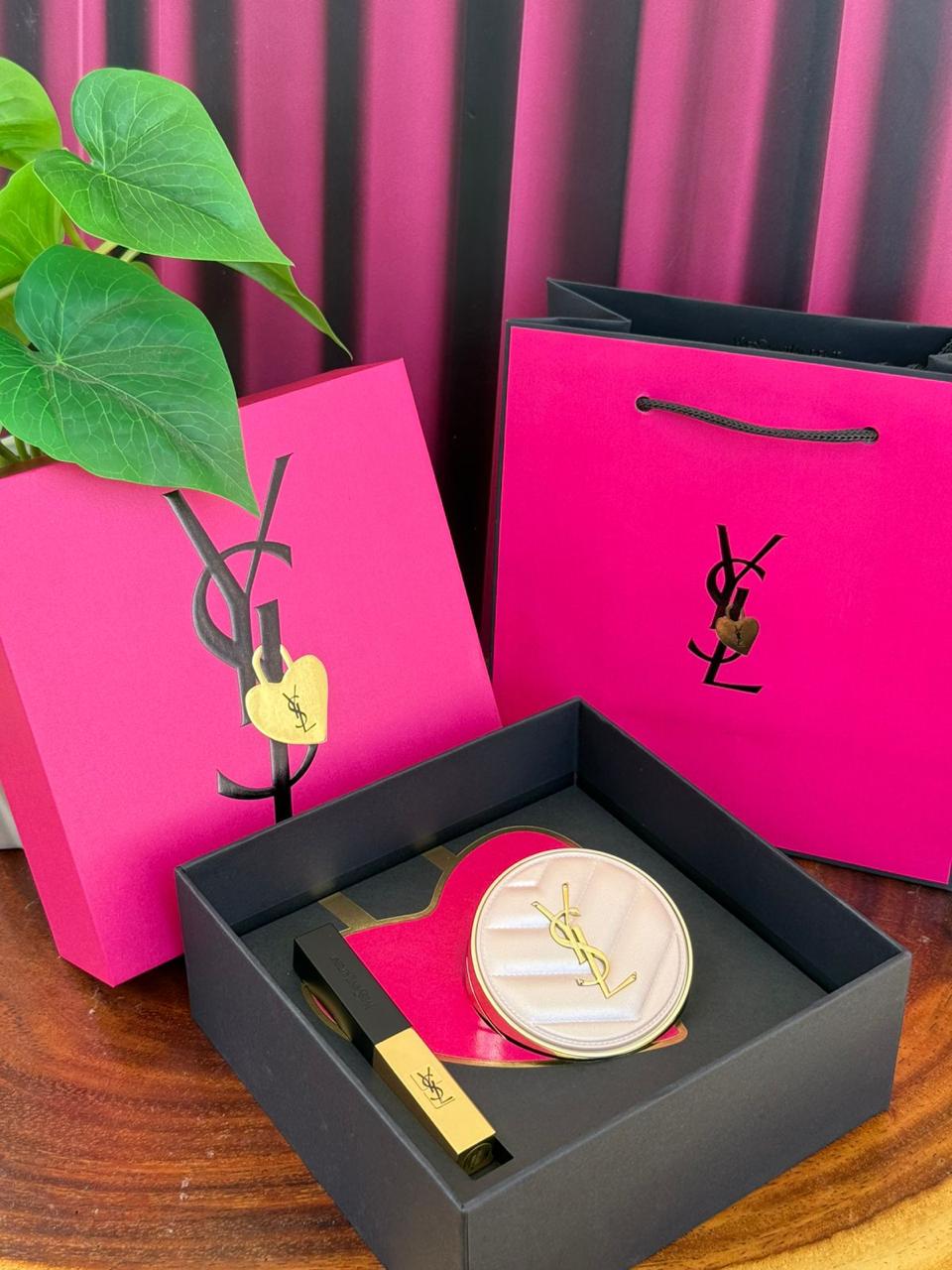 Yves Saint Laurent Maquillaje y Labial